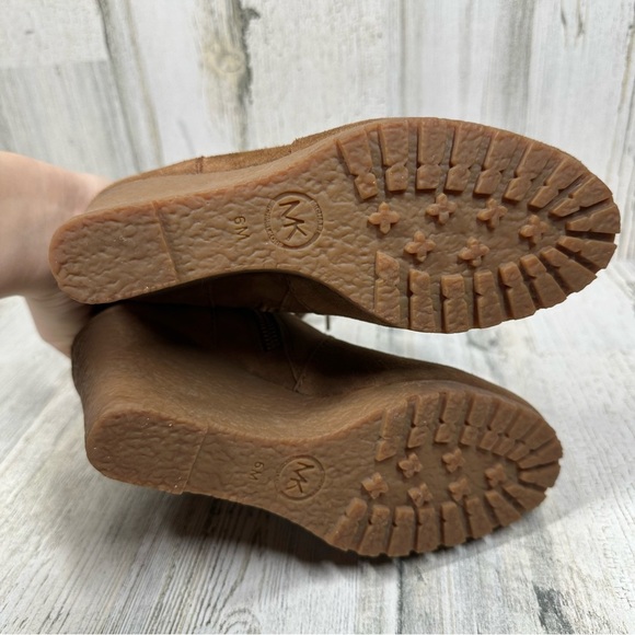 Michael Kors Rory Brown Lace Up Round Toe Suede Ankle Boots #198 - Picture 6 of 11